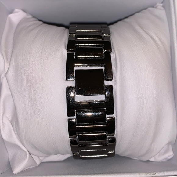 Geneva Wrist Watch - Picture 3 of 4